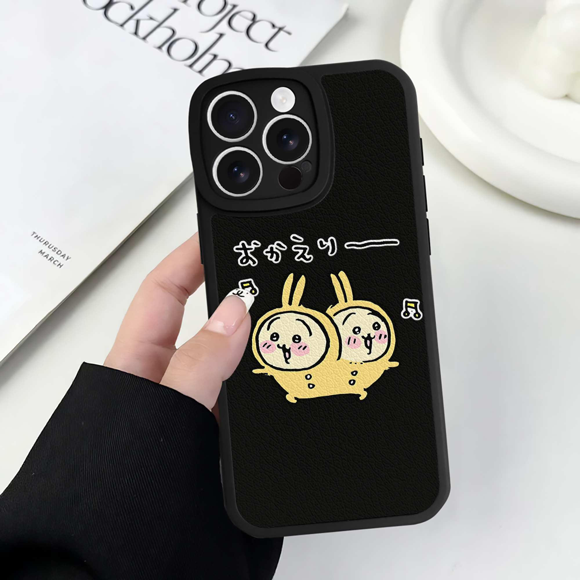 （画像用） ちいかわ うさぎ Chii-kawa usagi 【iPhone 16シリーズ対応】シリコンスマホケース（レザー調） 材質：シリコン